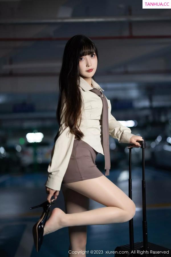 林星阑  [XiuRen]高清写真图 2023.11.30 No.7745 林星阑 短裙美腿第14张图片